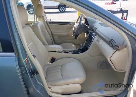 2005 Mercedes-Benz C 320 Luxury/Sport z USA, uszkodzony, nr VIN WDBRF64J05F569705